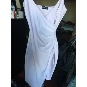 PRETTY LITTLE THINGS : DRESS WITH SLIT!!